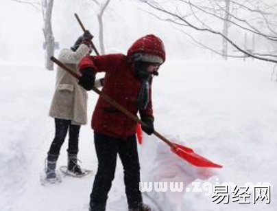 梦见在铲雪