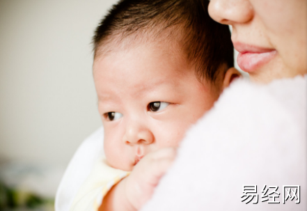 梦见怀里抱着小男孩