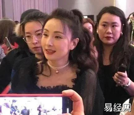 眼窝深的女人面相(7位天生“眼窝深”的女星，深邃迷人和疲惫显老，差距一目了然)(图26)