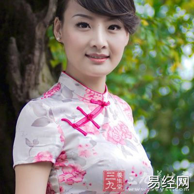 女人乳房长痣好吗的女人命运如何？胸前有痣代表你有一个富贵命