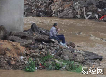 梦见被洪水围困