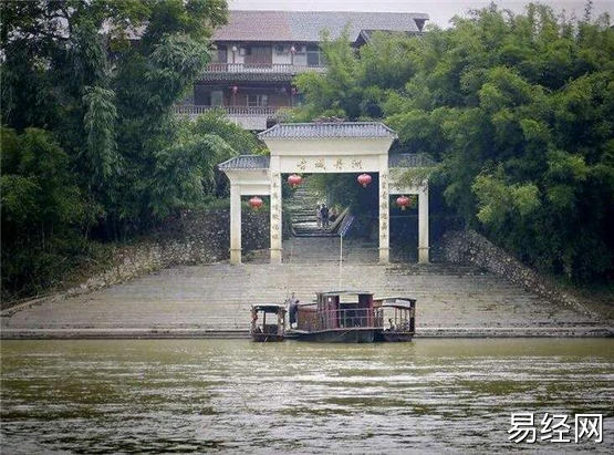 六壬预测终生（男士求占）为什么判断此人1980年有伤灾？