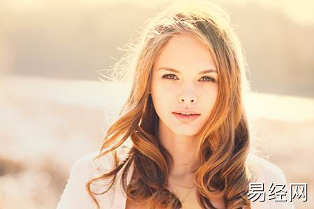 女命日坐官杀库情缘多