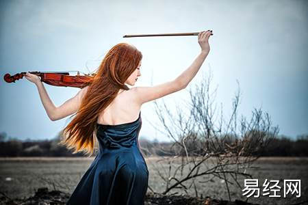 涧下水命的女人适合佩戴什么