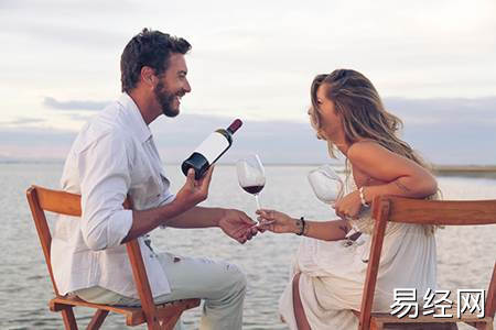 比肩格的婚姻状况如何