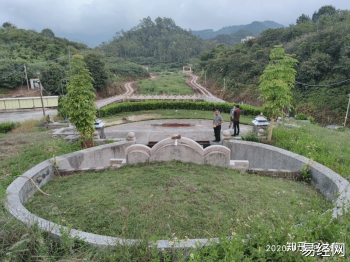 梦见看坟地风水_茌平风水看坟地_风水先生看坟地做道场的经文