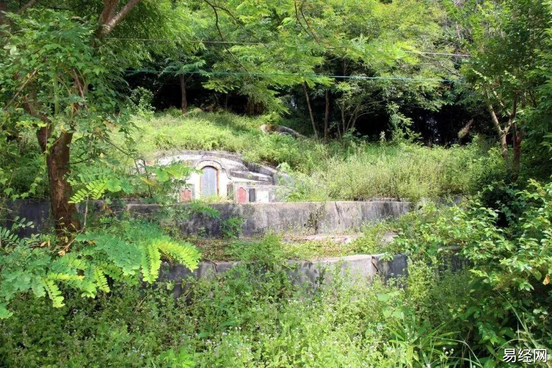 祖坟风水被破 （李向东）胡侃的故事：胡侃山改