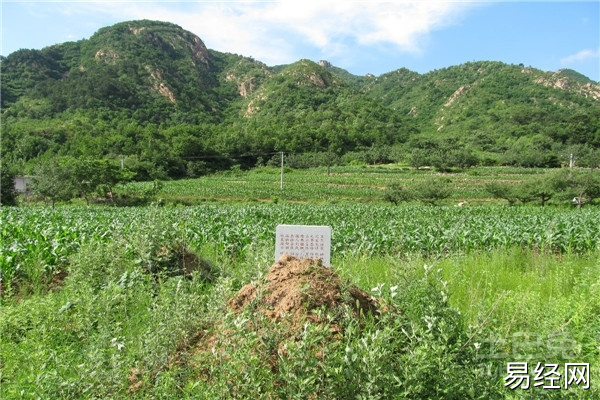 请风水先生看坟地注意看风水和看阴阳宅风水该信吗
