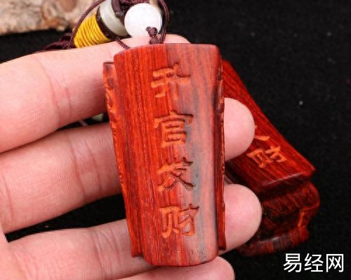 小区旁边竟然要建一栋骨灰楼，很多人都气愤