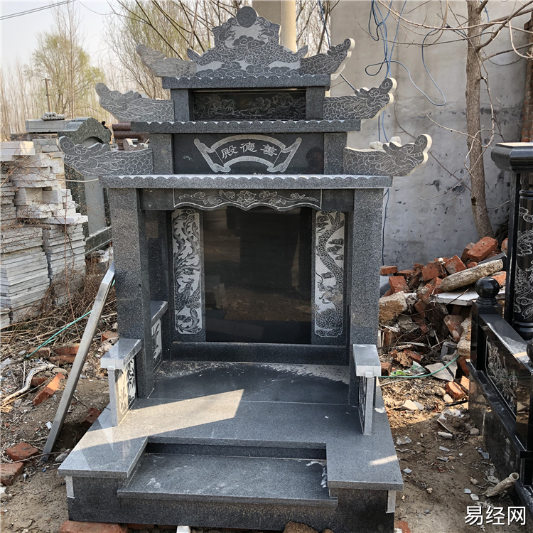 如果所居住的客厅里面修建一座坟墓的墓碑，你怕不怕？