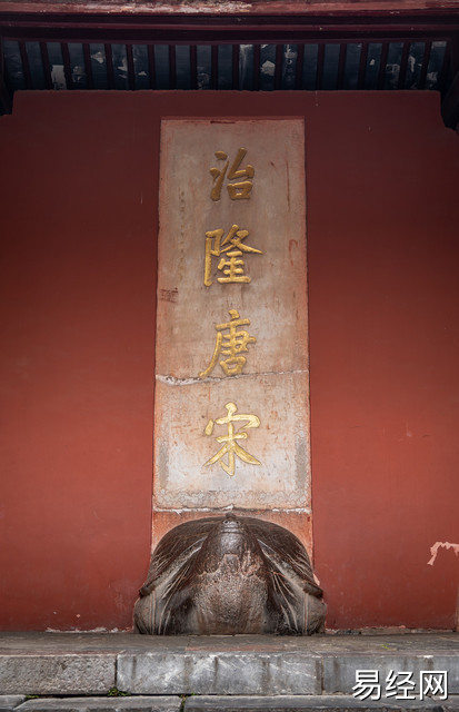 美女都爱的英雄，我幻想他应该可以赤脚走到泰山