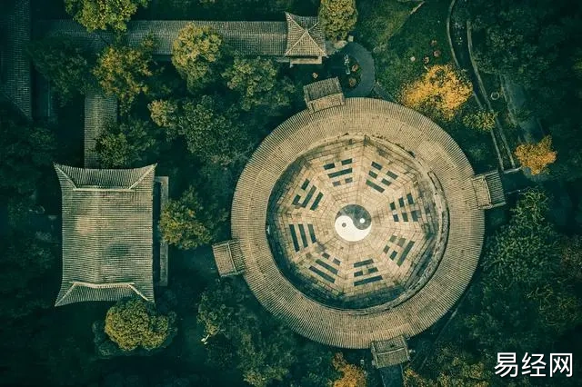 风水堂:《易经》讲的是万事万物发展的自然规律