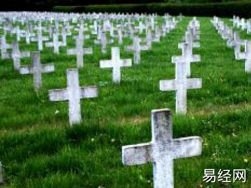 墓地风水怎么看？选墓地首看方向、次看地形、三看财力