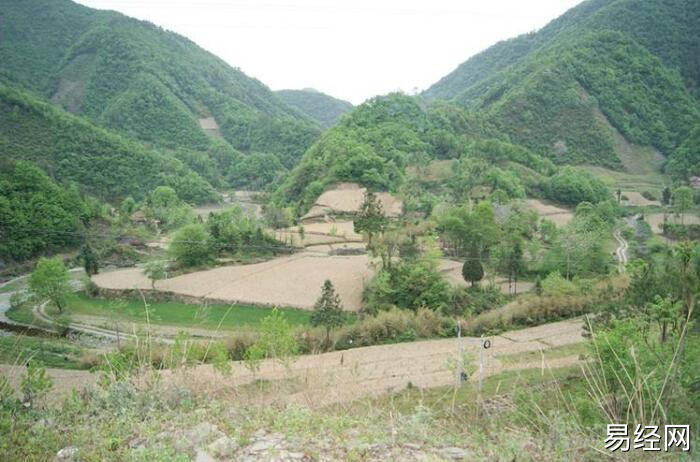 助你布局龙脉龙穴，先人入土顺安，报恩墓地风水福荫子孙